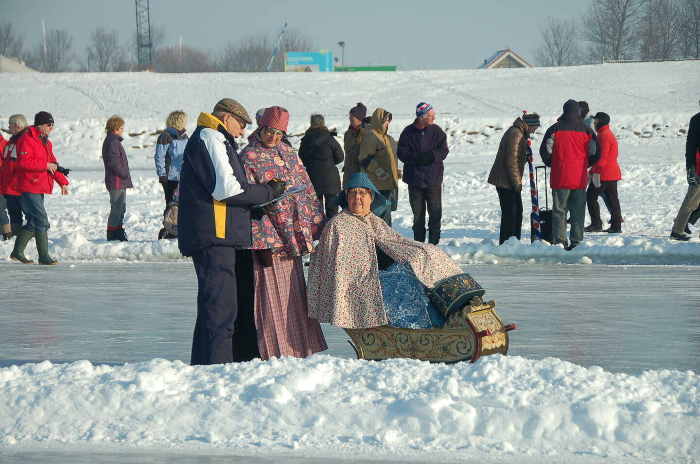 Hindelooper cultuur Hindelooper costuum op het ijs