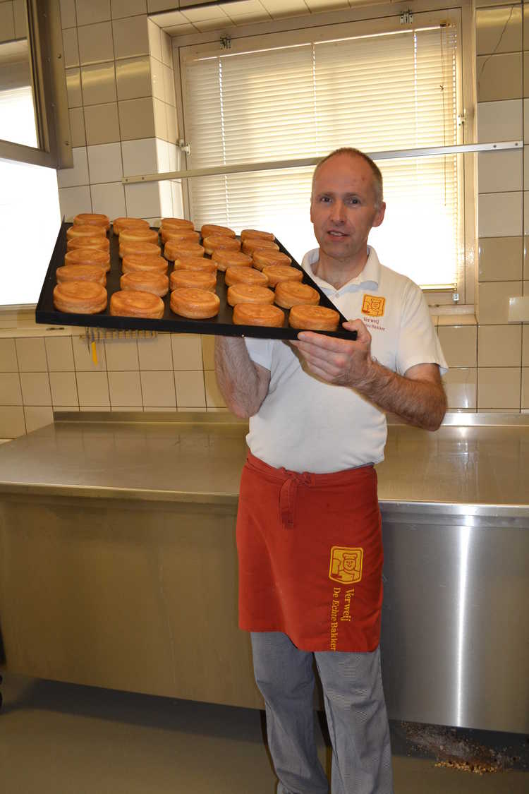 Bakker Harry Verweij Met Zijn Warme Beschuit Bollen Immaterieel Erfgoed