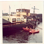 Binnenvaartschip de Engelina met de schipperskinderen